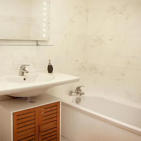 In By The Marina Appartement