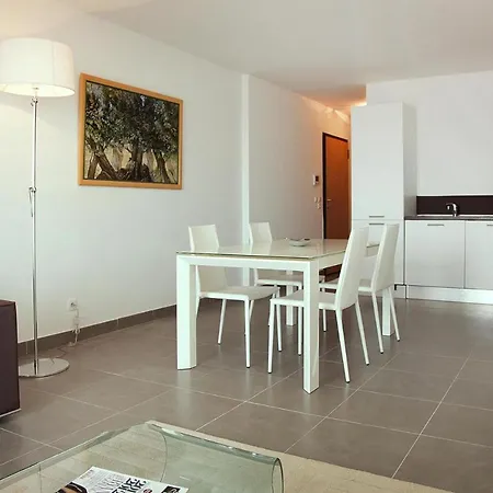 In By The Marina Appartement